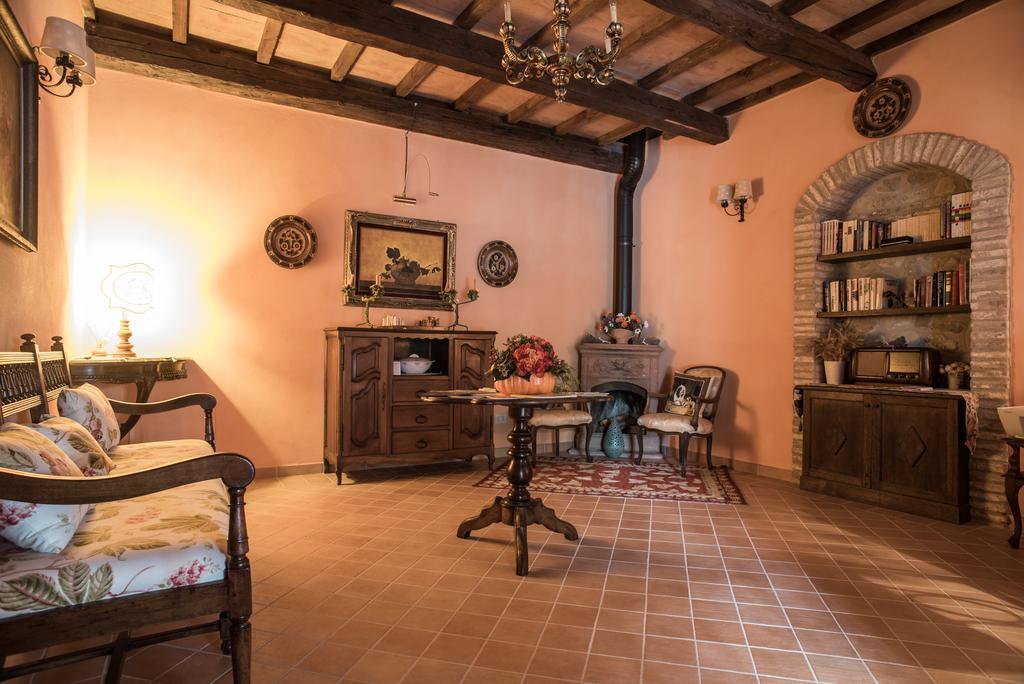 포지오베르니 Il Poggianino B&B 외부 사진
